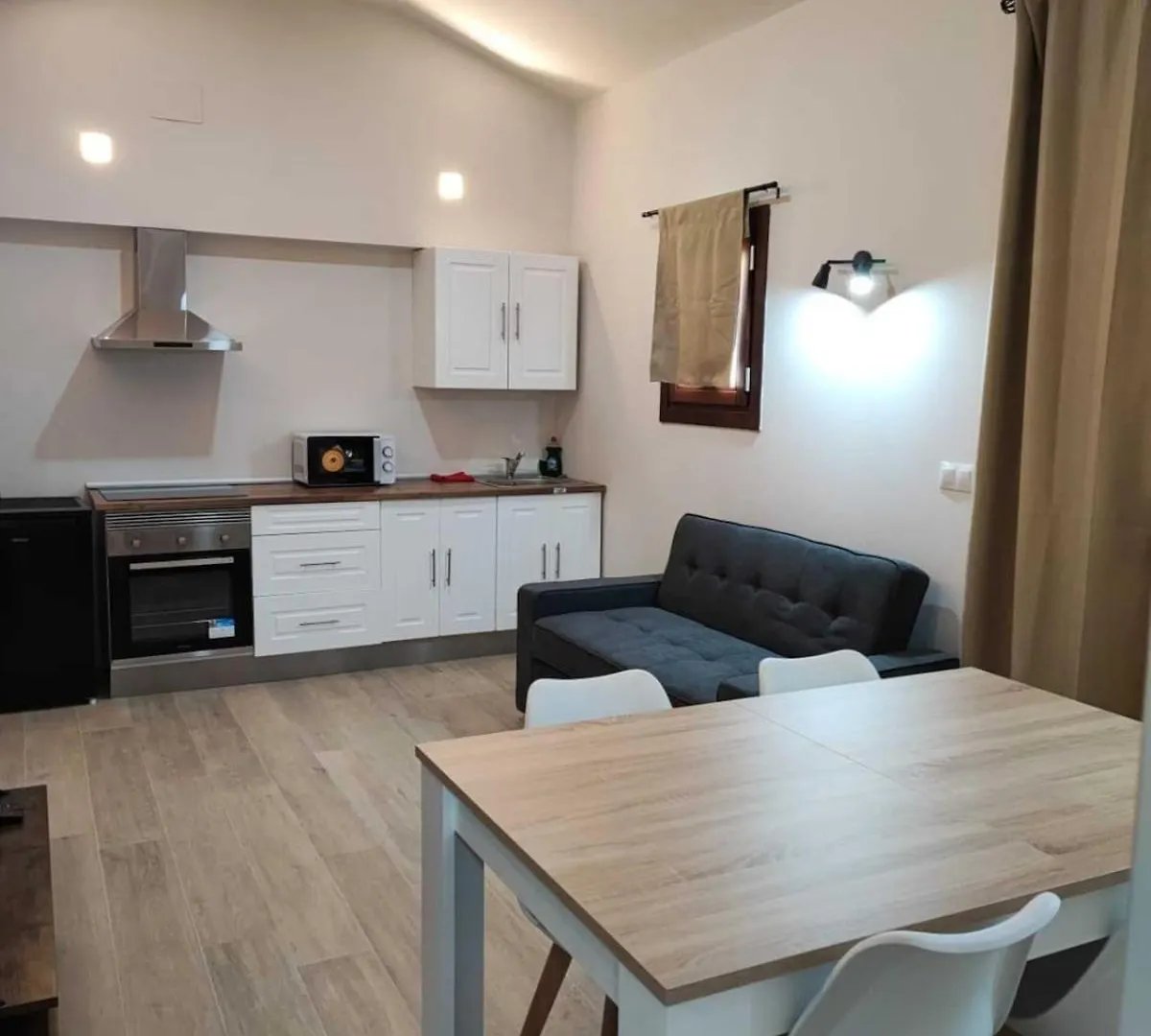 T4 Apartamento En Toledo Centro contacts